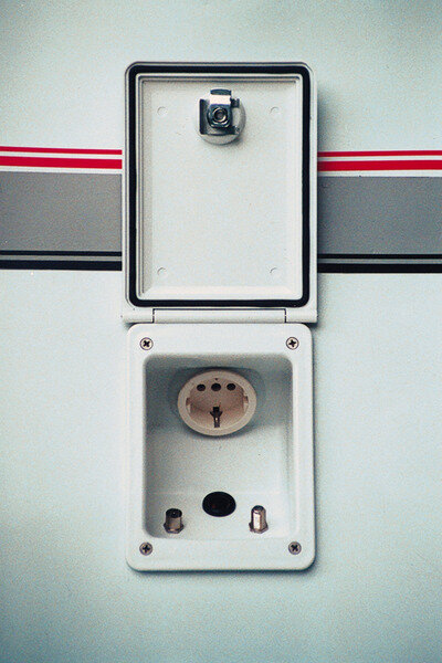 Prise extérieure 230/12V, satellite et TV