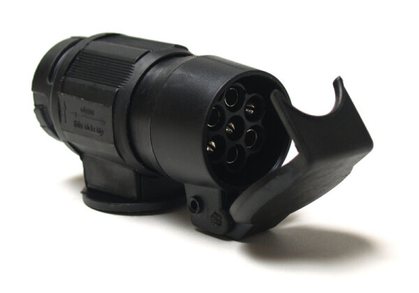 Short adapter 13-pin socket to 7-pin plug on trailer