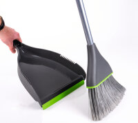 broom with dustpan