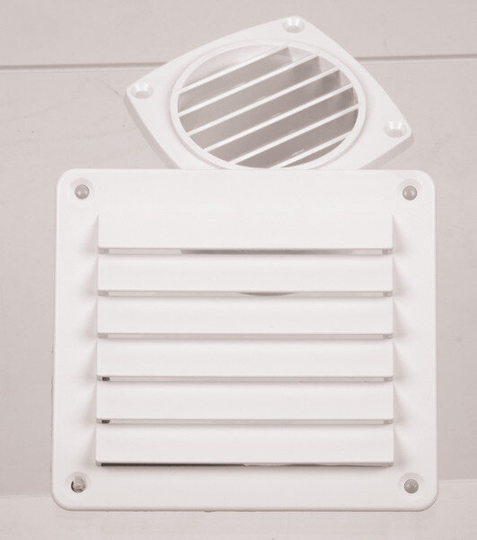 Grille de ventilation, blanche, 142x80mm, angulaire, vis incluses